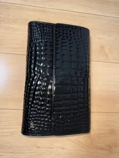 クロコダイル型押し クラッチバッグ ブラック