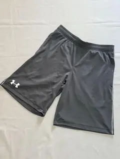 UNDER ARMOUR ブラックショーツ MD