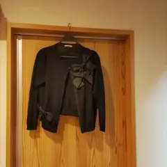 リボン付き黒長袖カーディガン