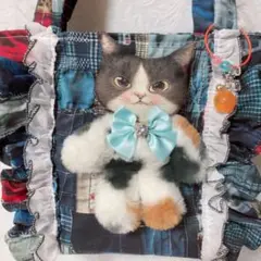 ジョーズ君フリルトートバッグ　コヤンイサムチョン　三毛猫着ぐるみぬいぐるみバッグ