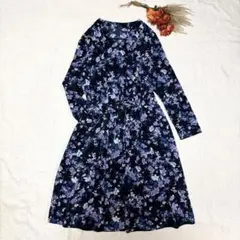 アーバンリサーチロッソ　Ｖネック　花柄ワンピース　　ひざ下丈　ネイビー系　日本製