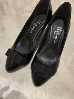 黒 エナメル ポインテッドトゥパンプス