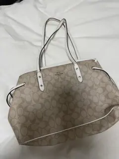 COACH ベージュ ロゴパターン ショルダーバッグ
