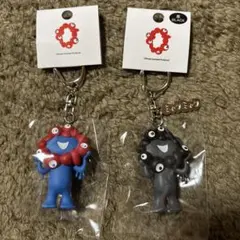 ノーマル、黒ミャクミャク立体PVCキーホルダー　２個セット