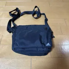 adidas ブラック ショルダーバッグ