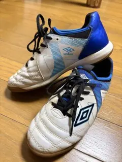 umbro フットサルシューズ ホワイト/ブルー