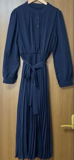 ネイビー プリーツドレス ボタン付き