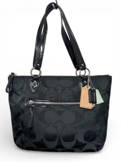 COACH コーチ　シグネチャー　トートバッグ　黒　チャーム　23522 肩がけ