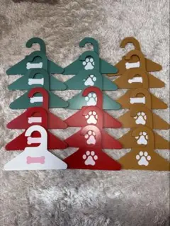 再安値 新品★犬用木製ハンガー 18個セット おまけ3個付★