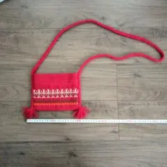 赤い刺繍タッセルポシェット