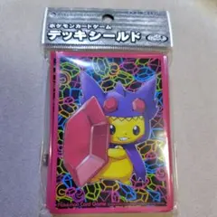 ポケモン デッキシールド メガヤミラミのポンチョを着たピカチュウ