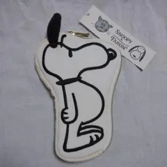 新品 PEANUTS スヌーピー ダイカットポーチ