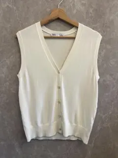 ZARA ホワイト Vネック ノースリーブ ニットベスト