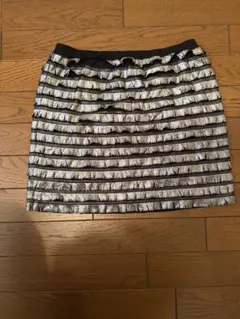 （E hyphen world gallery）フリルミニスカート ラメ素材のサムネイル