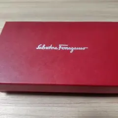 Salvatore Ferragamo 赤い箱 空箱