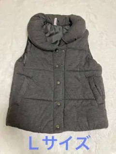 グレー ダウンベスト ノーカラー ボタン付き
