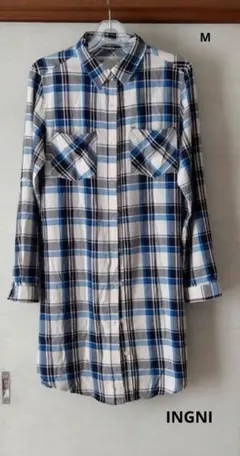 青と黒のチェック柄ボタンダウンシャツ