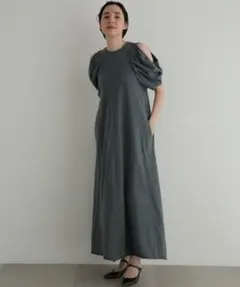 ジルスチュアート ショルダーオープンワンピース　Aライン　ロング丈のサムネイル
