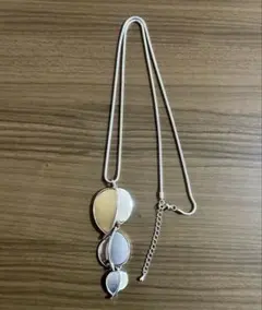 실버 컬러 리프 모티프 롱 네크리스