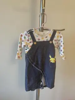 ピカチュウ刺繍デニムオーバーオール風ロンパース　80センチ