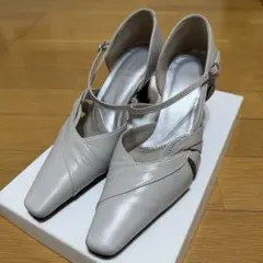 DONA MISS ストラップパンプス ライトグレー 22EEのサムネイル