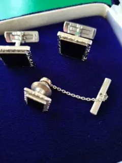 [オニキス]カフスボタンと 　　ネクタイピンのセット　 　　　SUNEAGLE