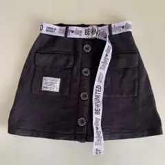 黒のボタン付きスカートとボクサーショーツセット