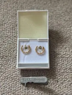 早い者勝ち　Xmasセール　PIARI ゴールド ツイストデザイン Mサイズ