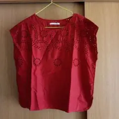 ♥アーバンリサーチ赤い刺繍入りコットンノースリーブブラウス