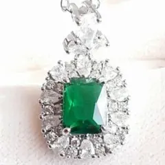 豪華 エメラルドグリーン 美しいジルコニアネックレス