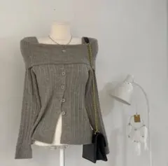 amood アムードリブ編みオフショルダーセーター