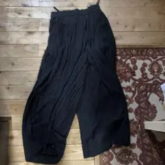 プリーツワイドパンツ