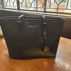 MICHAEL KORS ブラック トートバッグ　大容量 A4サイズ収納可能