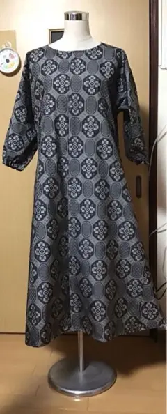 j正絹 艶灰黒大島紬 フリル袖ゆったりワンピース j様専用正絹 艶灰黒大島紬 フリル袖ゆったりワンピース 2025年