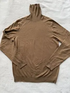 ZARAベージュタートルネックセーター S