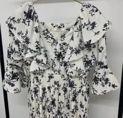 mily bilet フリル襟花柄肩スリットワンピース M