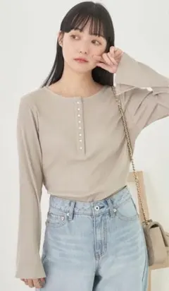 ベージュearth music&ecology パールヘンリーリブプルオーバー