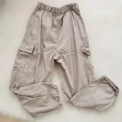 ベージュ カーゴパンツ サイドポケット付き