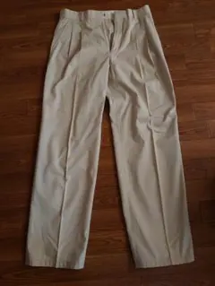 UNIQLO ツータックパンツ　アイボリー 79サイズ