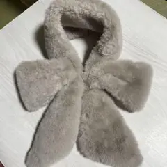 今期購入 ハニーズ グレー ファー リボンマフラー ボタン付き