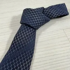 美品 ルイヴィトン ネクタイ モノグラム柄 グレー シルク100% 絹 光沢 美品 ルイヴィトン ネクタイ モノグラム柄 グレー シルク100% 絹 光沢