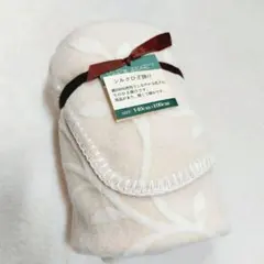 新品✨西川産業シルク膝掛け　ナチュラル　リーフ柄のサムネイル