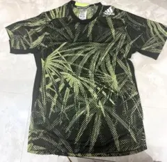 adidas Tシャツとショートパンツセット