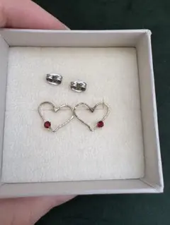 美品★ハート型ピアス 赤いストーン付き　ヴィンテージ風　ガーネット