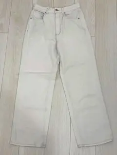 GU　ストレートデニムパンツ　オフホワイト　綿100%　M