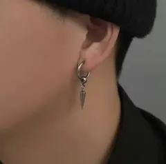 新品未使用 シルバー円錐モチーフフープピアス スパイク シンプル お洒落 韓国