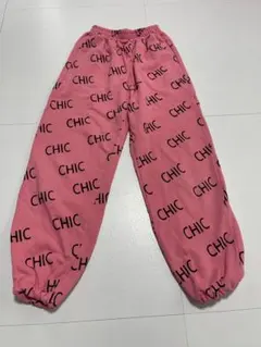 ピンク CHICロゴプリント ボトムス　ダンス　レッスン着　スウェット　黒ロゴ