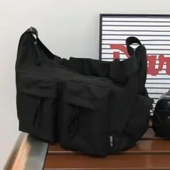 メッセンジャーバッグ ブラック 男女兼用 大容量