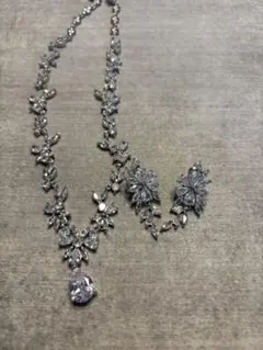 クリスタル花モチーフ ネックレス＆イヤリングセット