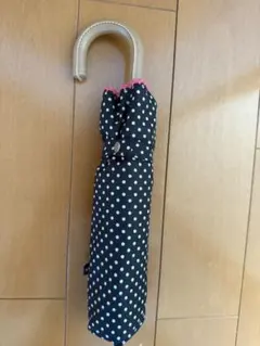 水玉模様の折りたたみ傘